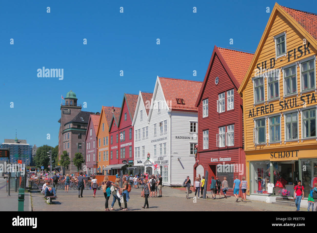 Bergen, Norvège - 10 juil 2018 : zone piétonne au trimestre Bryggen Banque D'Images