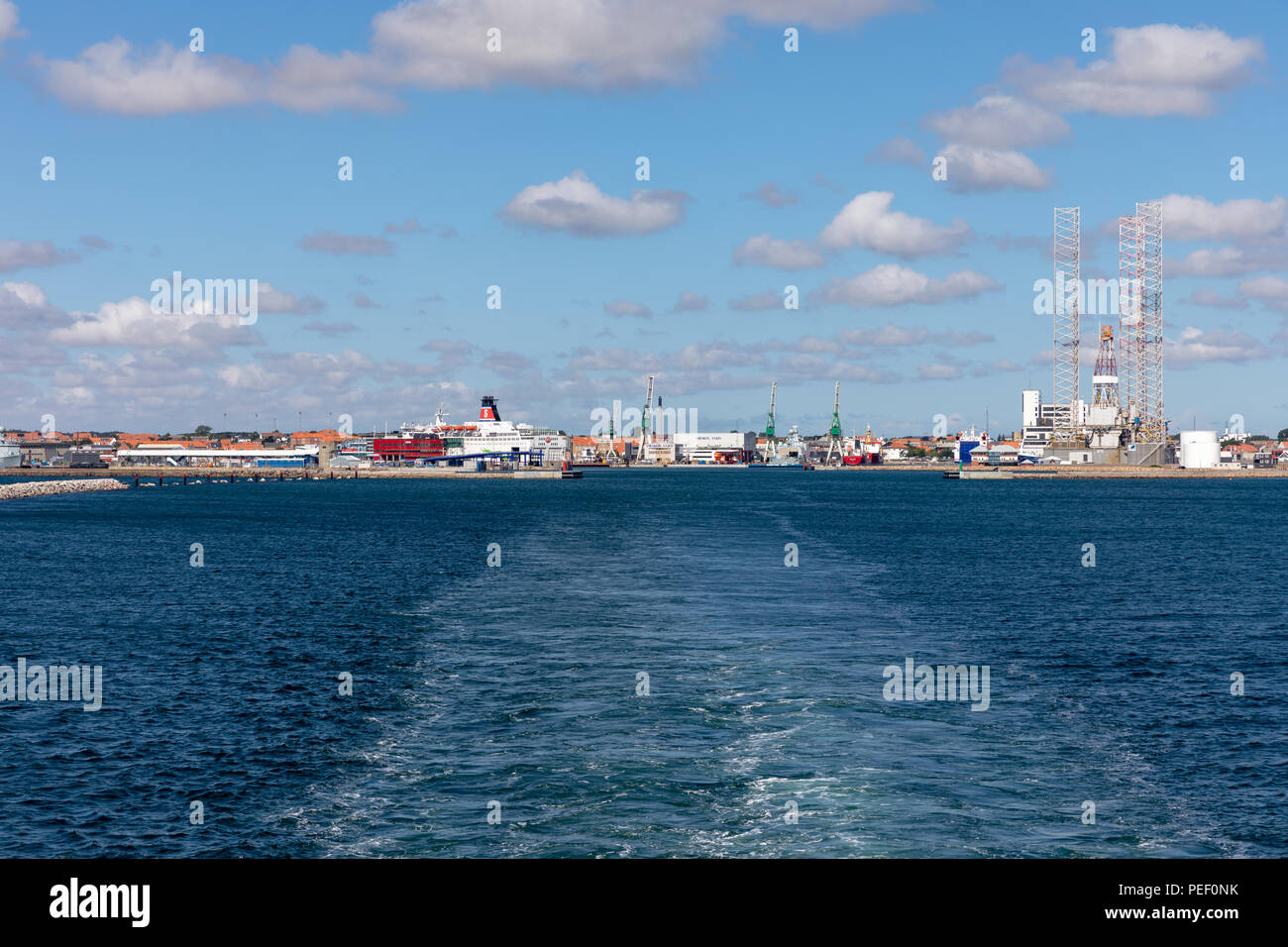 Frederikshavn vu depuis le ferry ; Danemark Læsø Banque D'Images