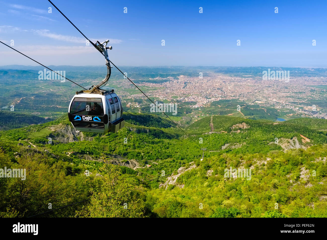 Téléphérique, vue sur Tirana du mont Dajti, Parc National Dajti, Qark Tirana, Albanie Banque D'Images