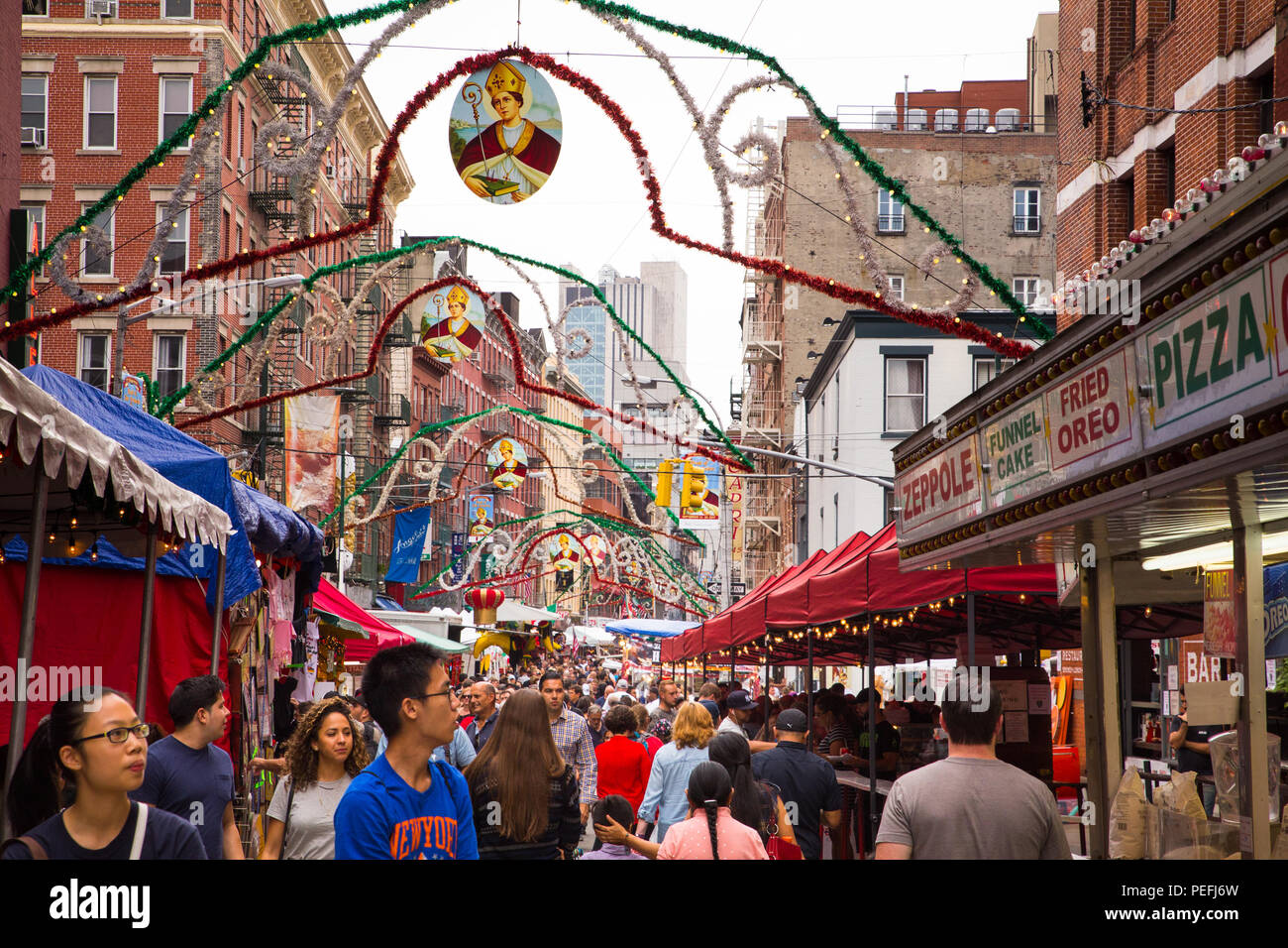 La ville de New York, New York - 21 septembre 2017 : Avis de la ville de New York Little Italy de Manhattan, de la fête annuelle de San Gennaro avec de la nourriture v Banque D'Images