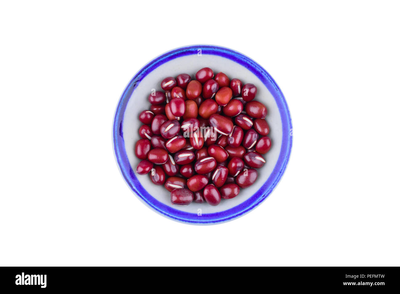 Les haricots rouges dans un bol isolé sur fond blanc avec chemin de coupure de l'alimentation et la nutrition saine.concept. Banque D'Images