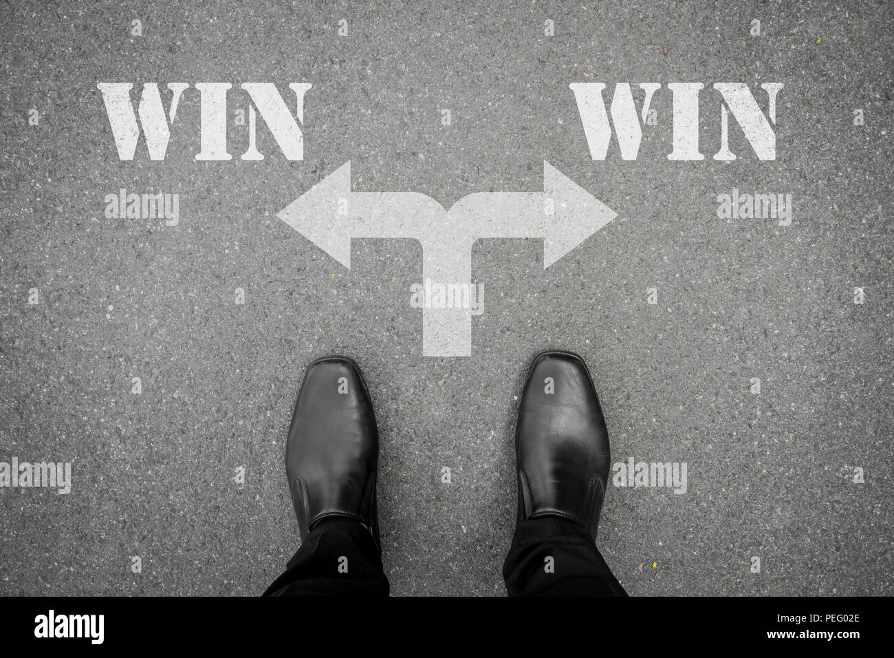 Chaussures noires a décision à prendre pour les entreprises sur la politique gagnant - gagnant. Les deux façon de faire des profits et personne ne subisse une perte. Banque D'Images