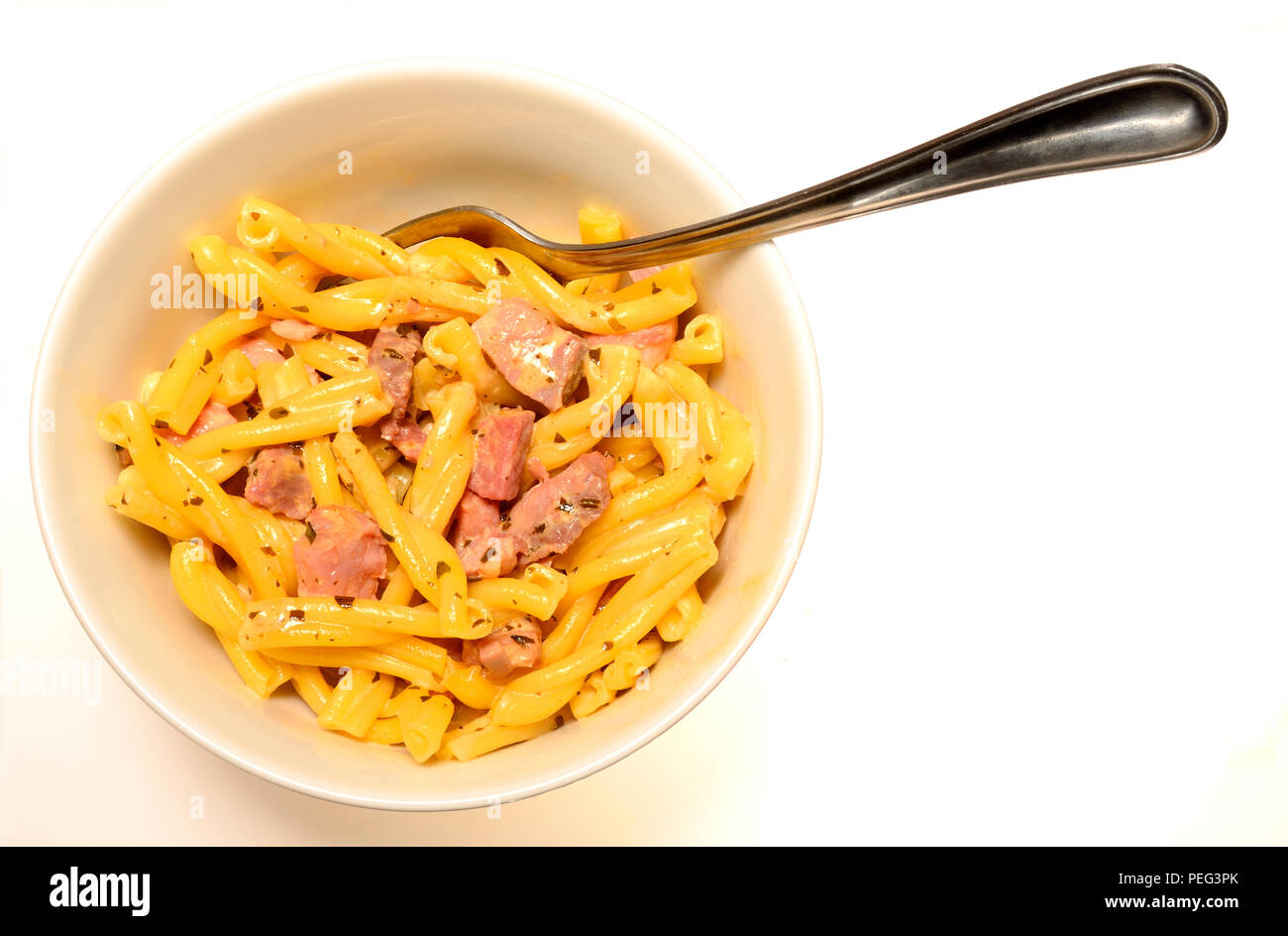 Bol de pâtes gemelli avec bacon et la sauce Banque D'Images