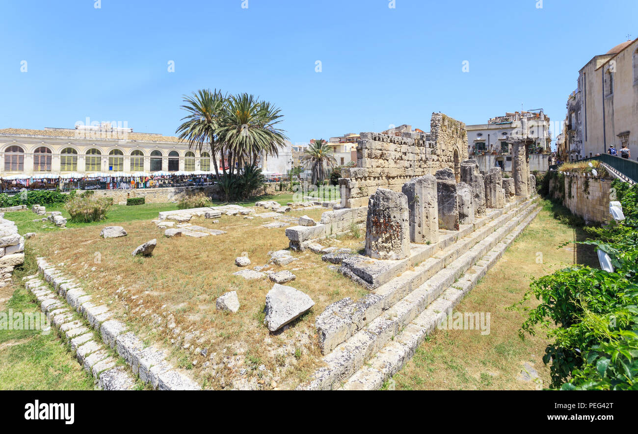 Syracuse en Sicile. Vue des ruines du temple d'Apollon sur l'île d'Ortigia Banque D'Images