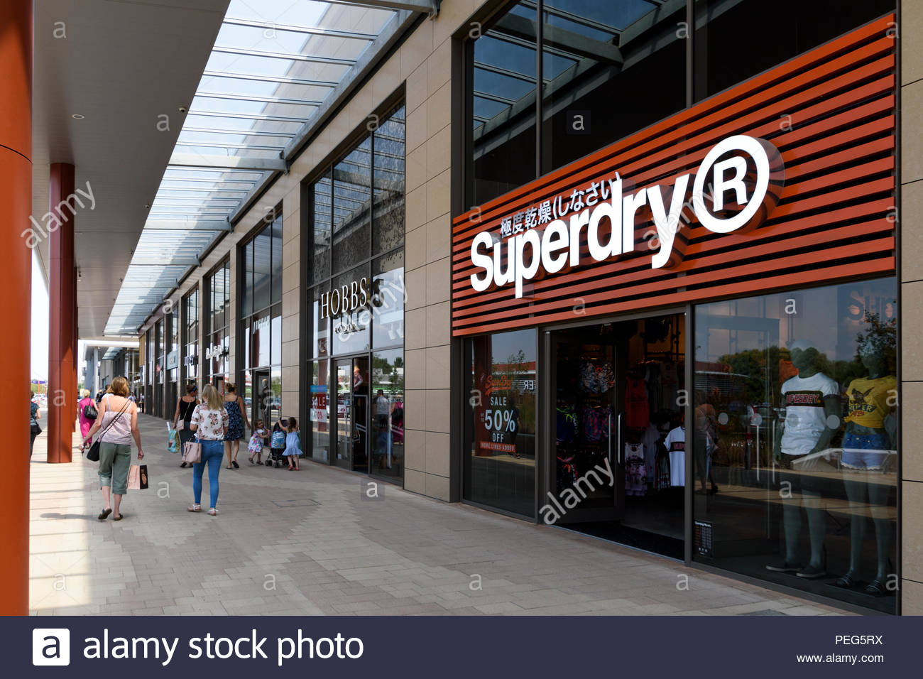 Superdry Sign Banque d'image et photos - Alamy