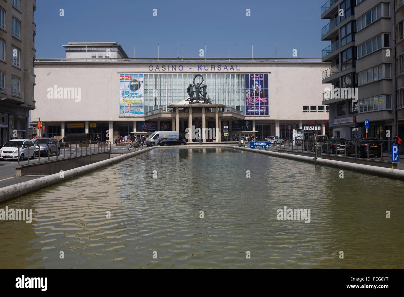 Le Casino Kursaal à Monaco carré avec reflecting pool Banque D'Images
