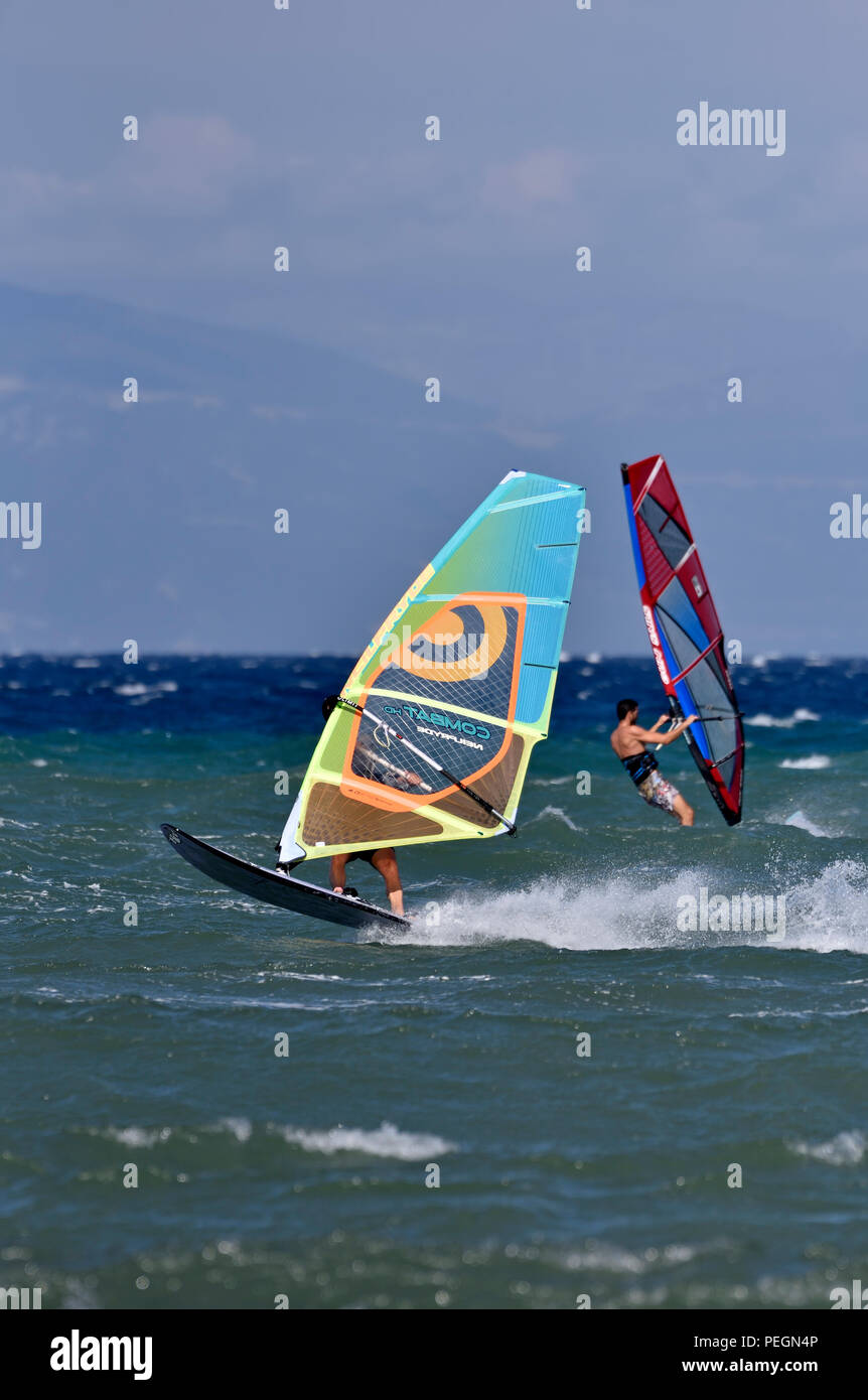 Planche à voile sur un jour de vent Banque D'Images