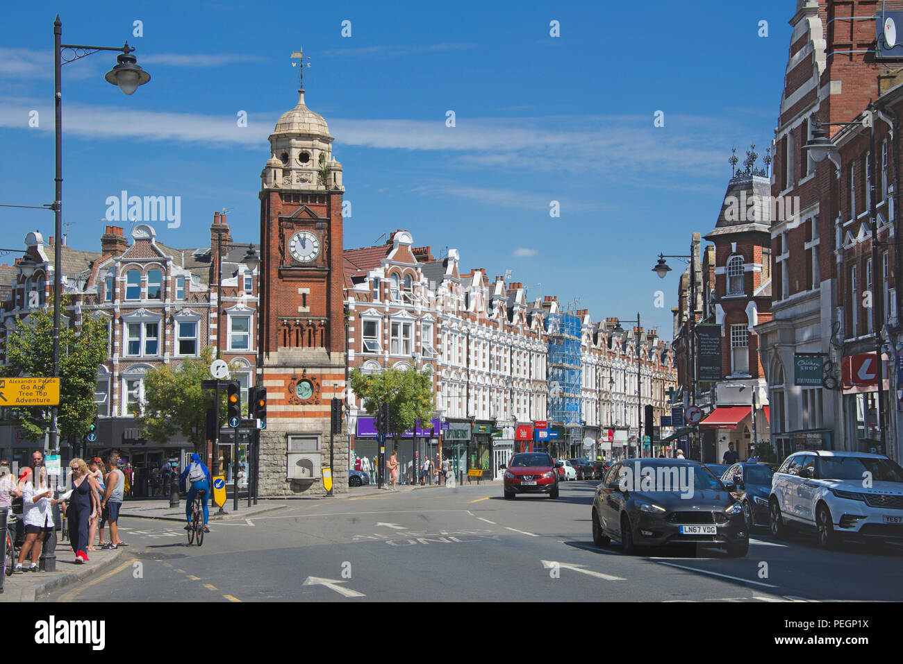 Crouch End Broadway et tour de l'horloge du nord de Londres, Angleterre Banque D'Images