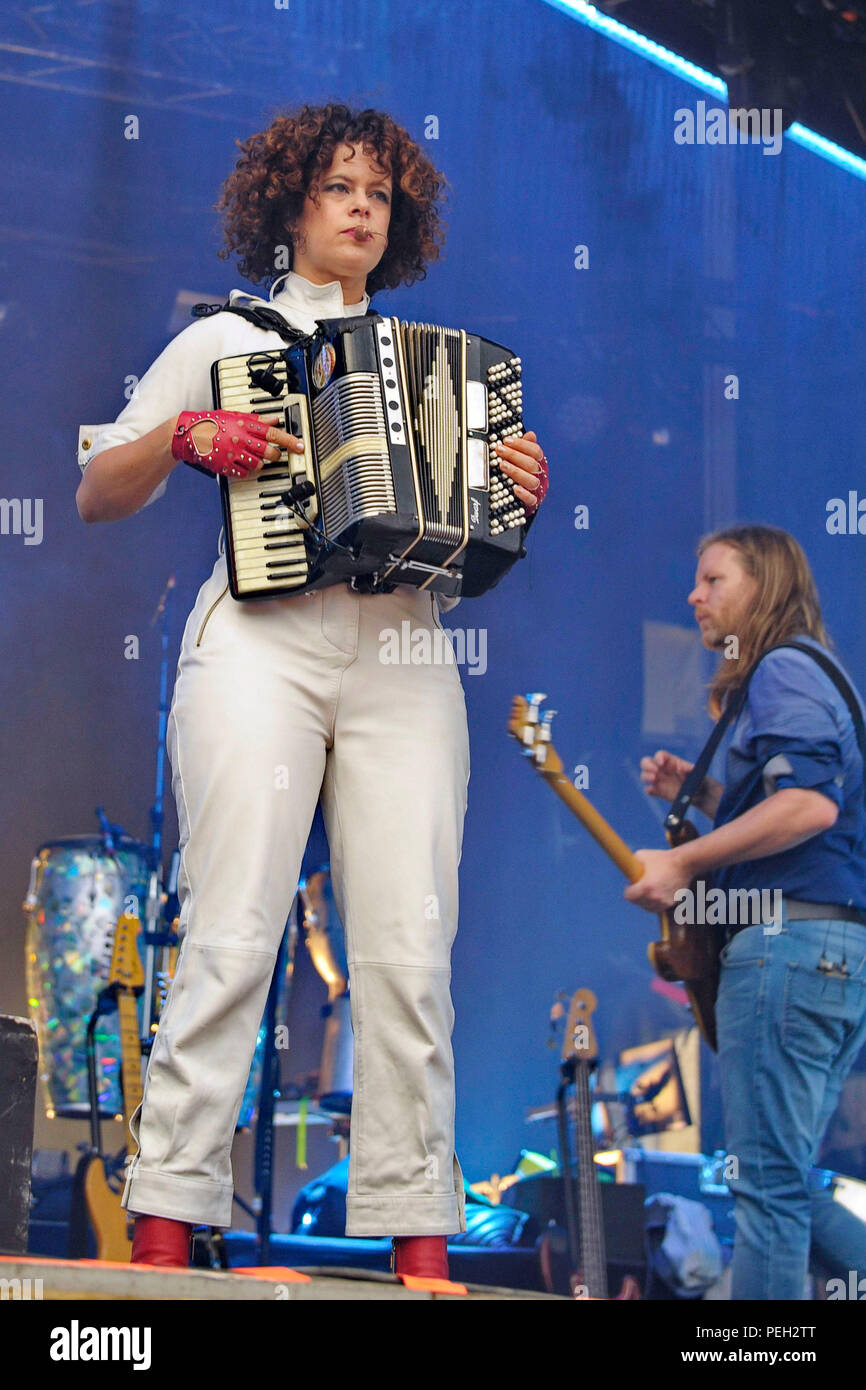 Berlin, Deutschland. Août 13, 2018. Régine Chassagne et Tim Kingsbury de Arcade Fire live au Festival de musique à la Citadelle La citadelle de Spandau. Berlin, 13.08.2018 | Conditions de crédit dans le monde entier : dpa/Alamy Live News Banque D'Images