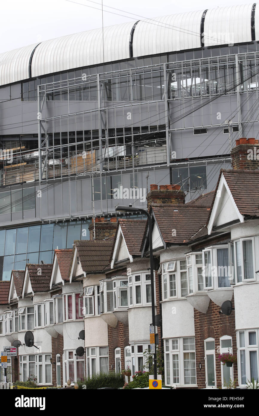 Londres, Royaume-Uni. 15 août 2018. Tottenham dans leur nouveau stade, qui a été reportée au moins jusqu'à la fin du mois d'octobre que le terrain ne sera pas terminée à temps. Les embranchements sont maintenant explorer la possibilité de reporter leur match contre Manchester City le 28 octobre comme leur accueil temporaire Wembley est déjà réservé jusqu'à cette date. Les £850millions de terrain avait été initialement prévu pour être prêt pour l'affrontement avec Liverpool le 15 septembre. Credit : Nigel Bowles/Alamy Live News Banque D'Images