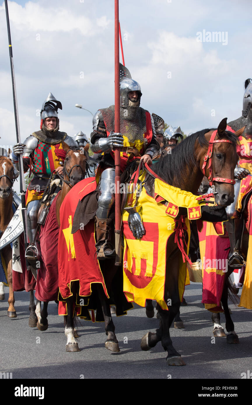 Pologne, Varsovie Les réacteurs présentent des uniformes et des armes