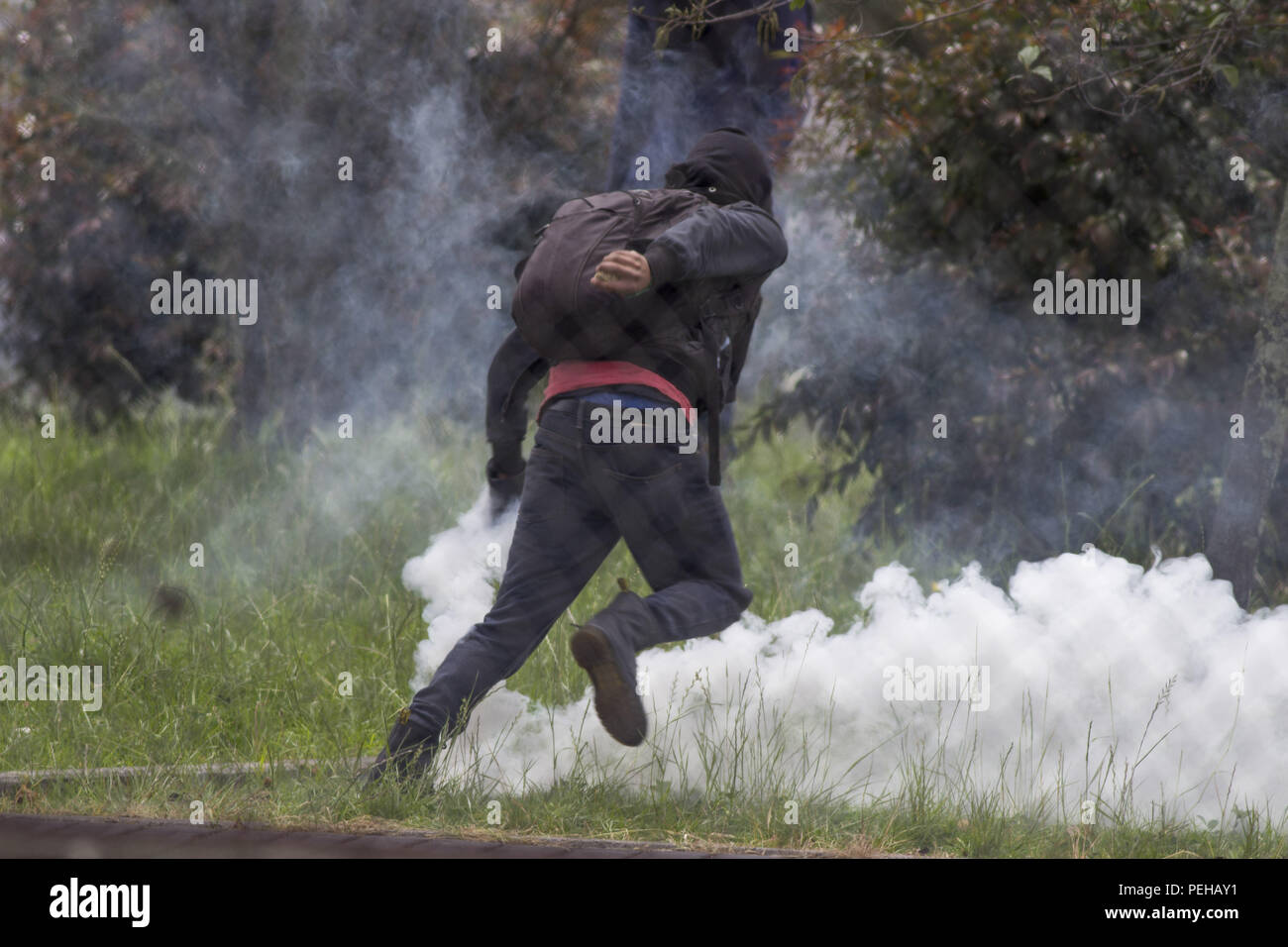 Les gens à capuchon dans les émeutes de l'Université nationale de la Colombie contre le gouvernement actuel du Président Ivan Duque. Août 15, 2018. Crédit : Daniel Garzon Herazo/ZUMA/Alamy Fil Live News Banque D'Images