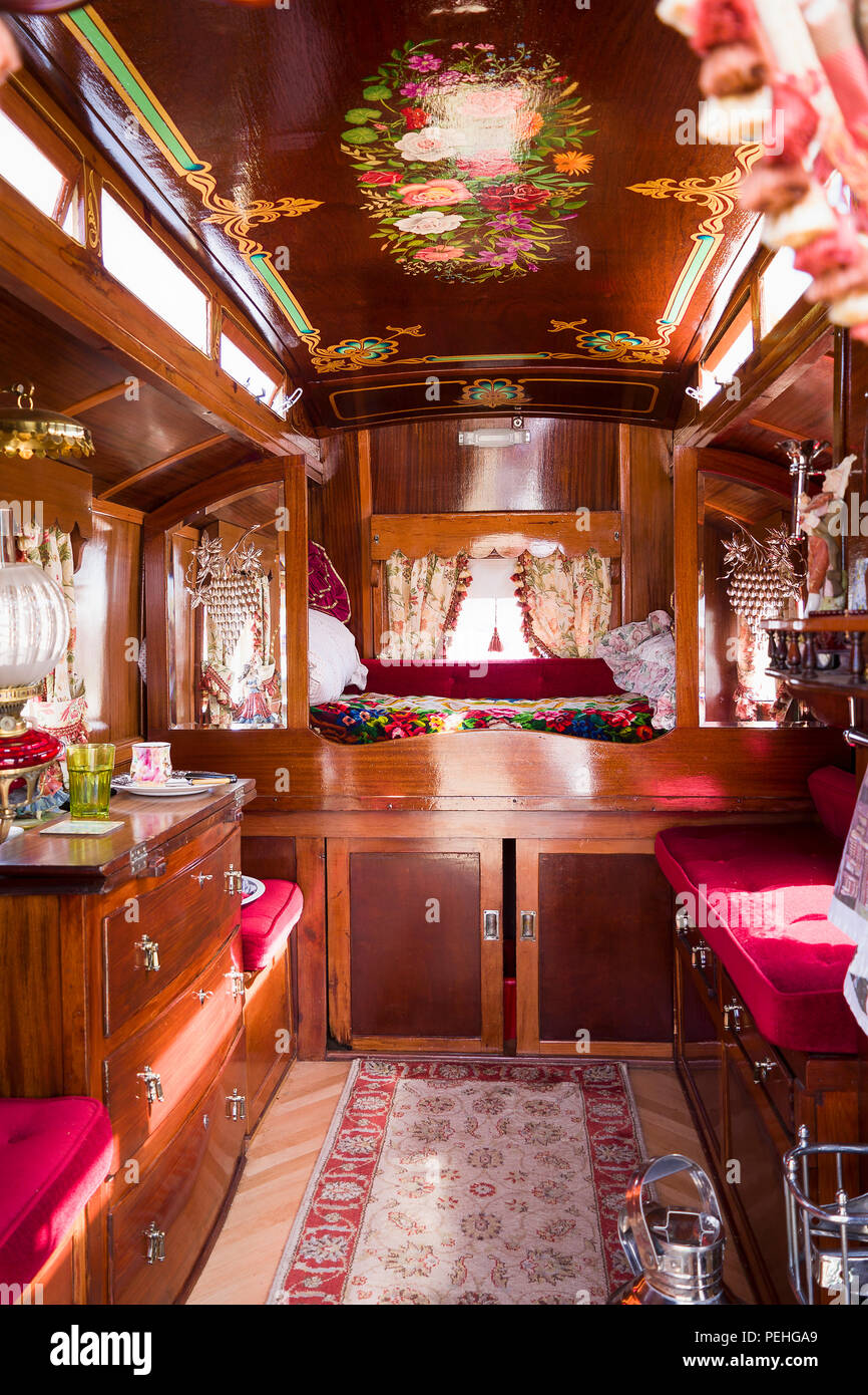 L'intérieur orné d'un os très années 20 petite caravane populaire avec palmists. Banque D'Images