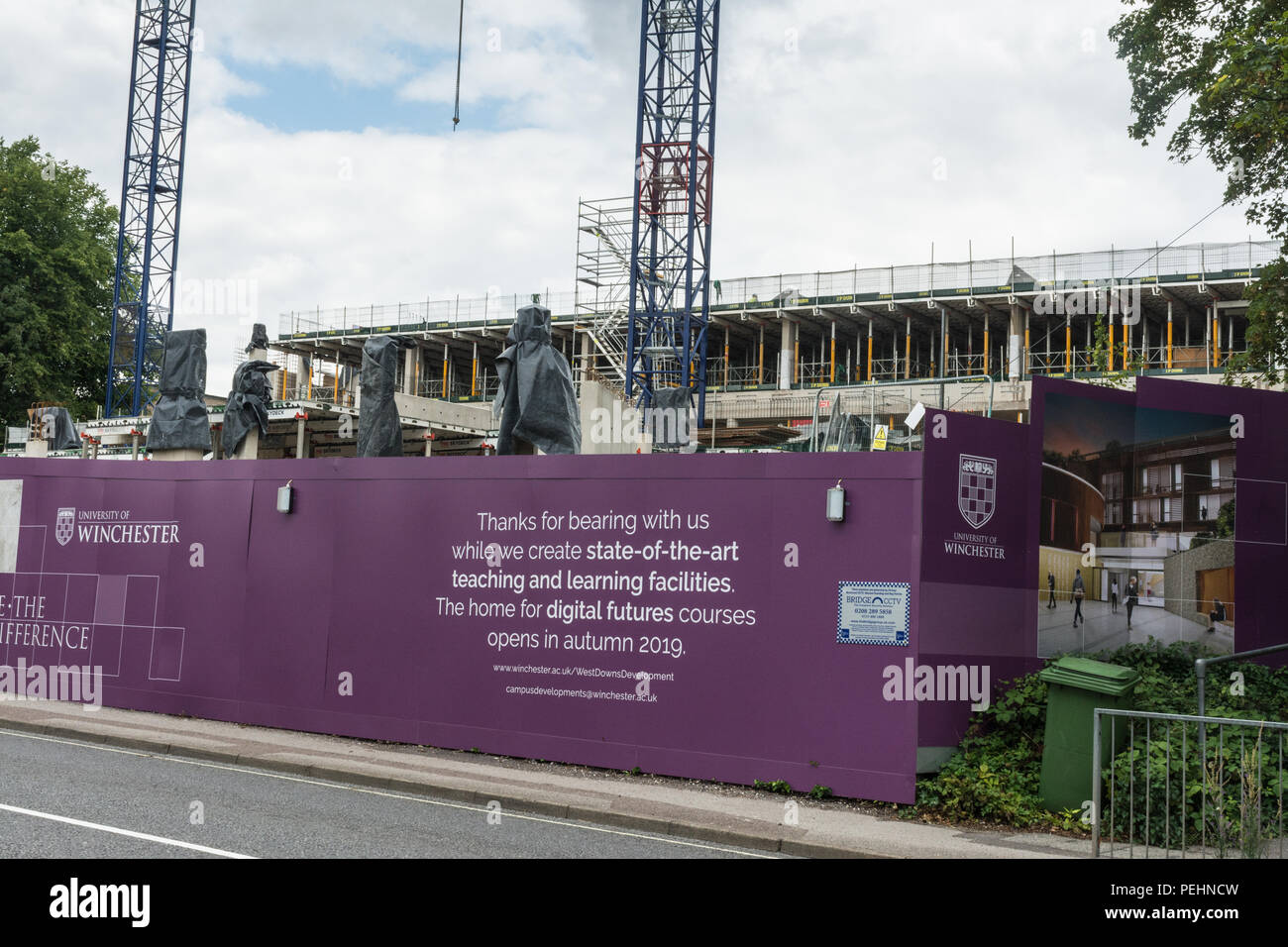 Les travaux de construction de l'ouest des bas campus de l'Université de Winchester en août 2018 à Romsey Road, Hampshire, Royaume-Uni. Banque D'Images