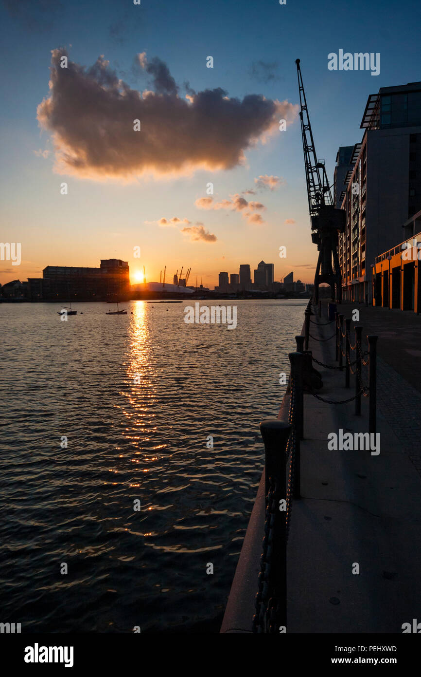 Coucher de soleil sur London Docklands Banque D'Images