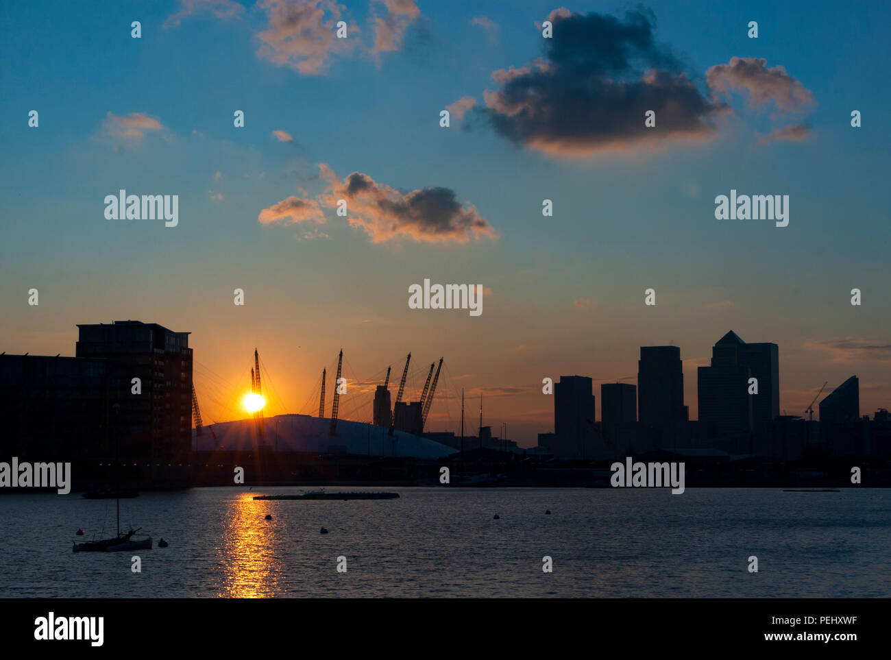 Coucher de soleil sur London Docklands Banque D'Images