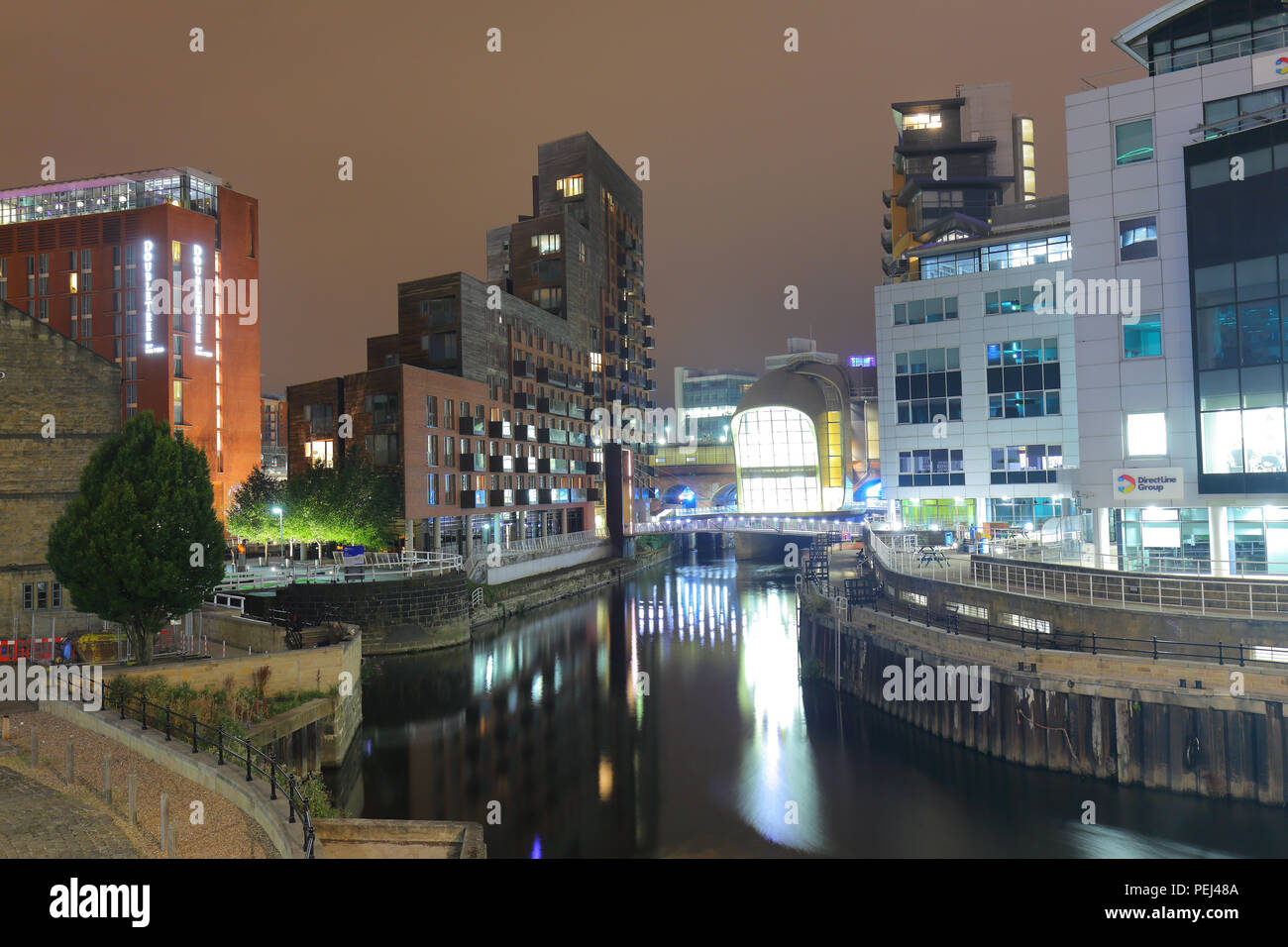 La nouvelle entrée sud de la gare de Leeds de nuit. Banque D'Images