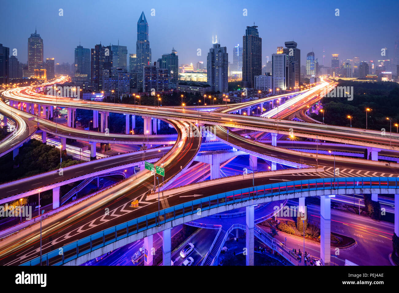 Yan'an intersection autoroute surélevée à Shanghai, Chine Banque D'Images