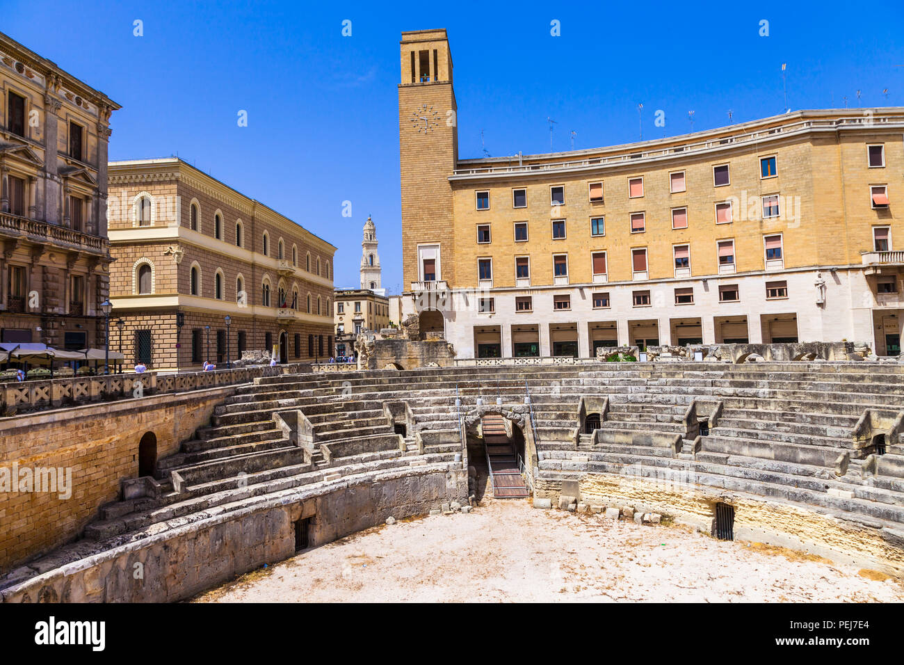 Vue de l'Italie, la vieille ville de Lecce en amphithéâtre, les Pouilles. Banque D'Images