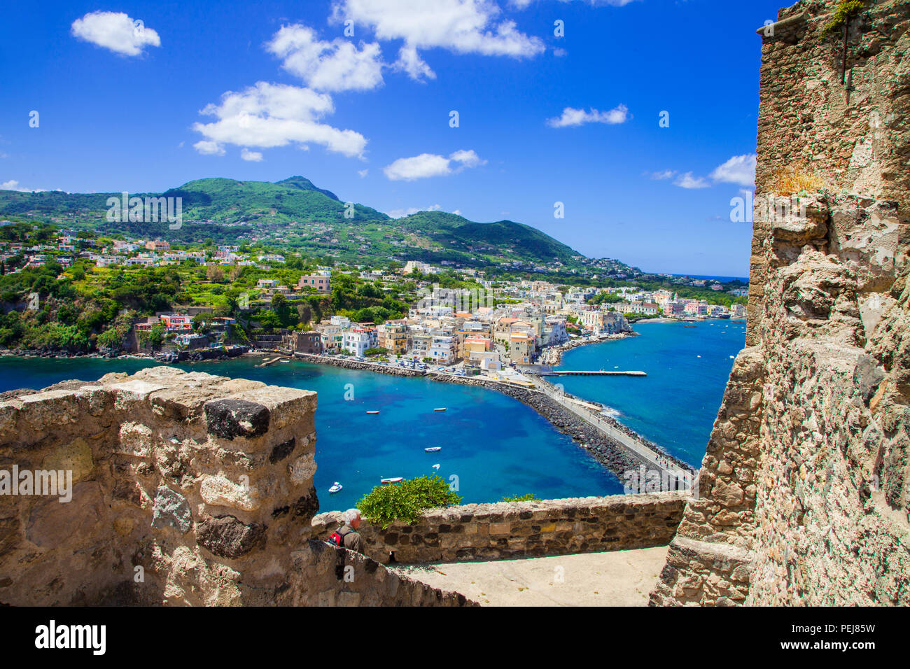 Belle vue depuis l'île de Ischia,château,Campania,Italie. Banque D'Images