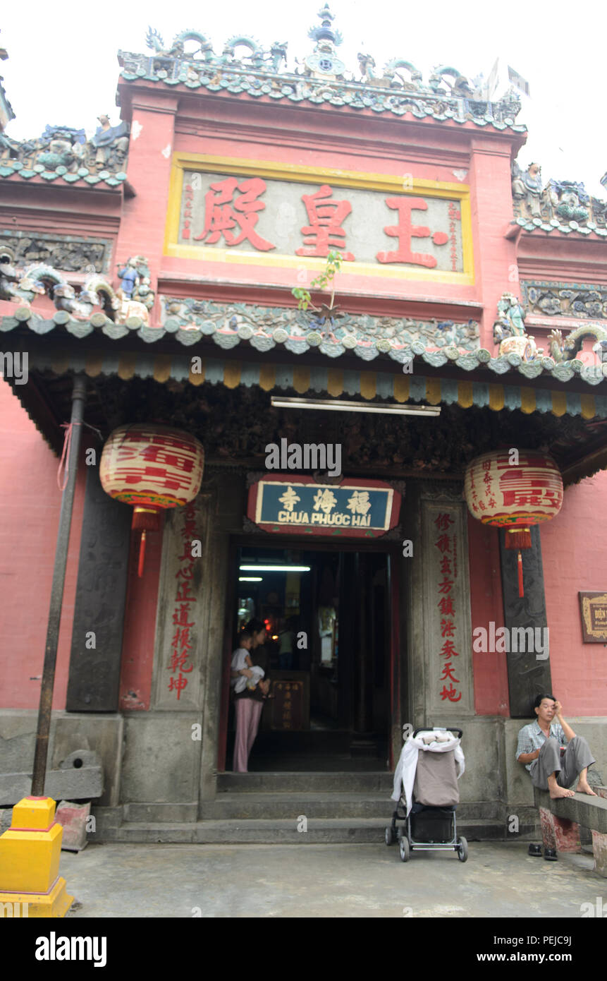 L'entrée principale de l'Empereur de Jade dans le Da Kao district de Ho Chi Minh Ville, Vietnam. Le temple chinois a été construit en 1909 et contient des el Banque D'Images