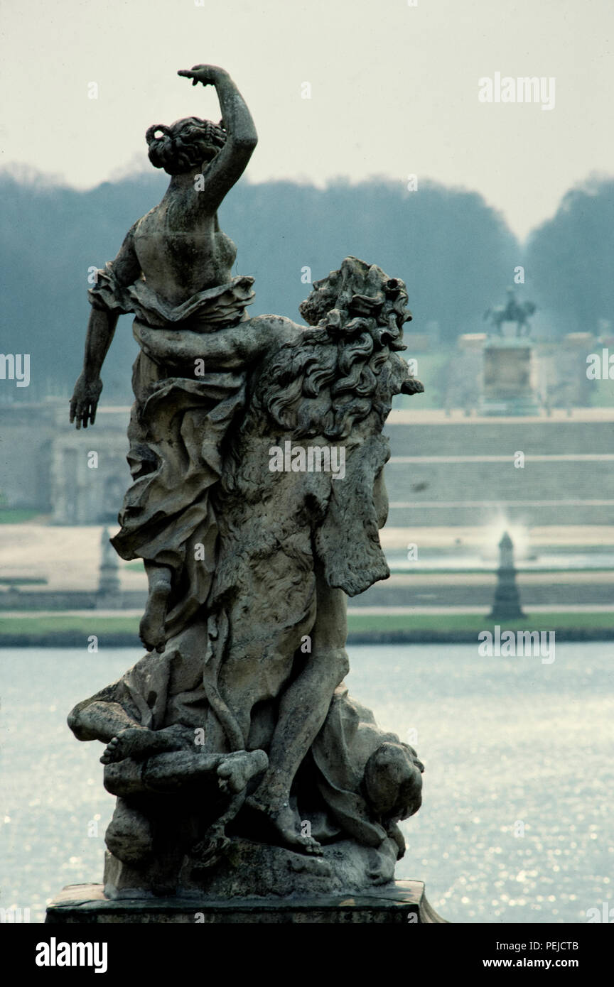 Le Chateau De Chantilly Est Un Chateau Historique Situe Dans La Ville De Chantilly France A Environ 50 Kilometres 30 Milles Au Nord De Paris Le Site Est Compose De Deux Batiments