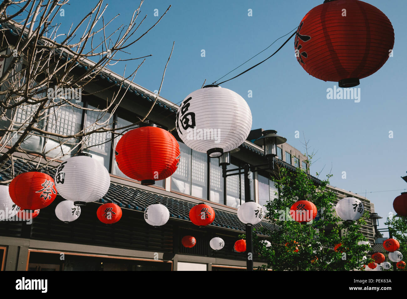 Lanternes japonaises dans la région de Little Tokyo Los Angeles Banque D'Images
