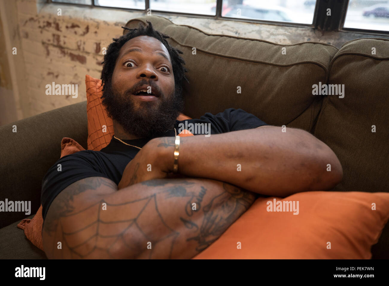 NFL player Michael Bennett pose pour un portrait dans la région de Los Angeles Banque D'Images