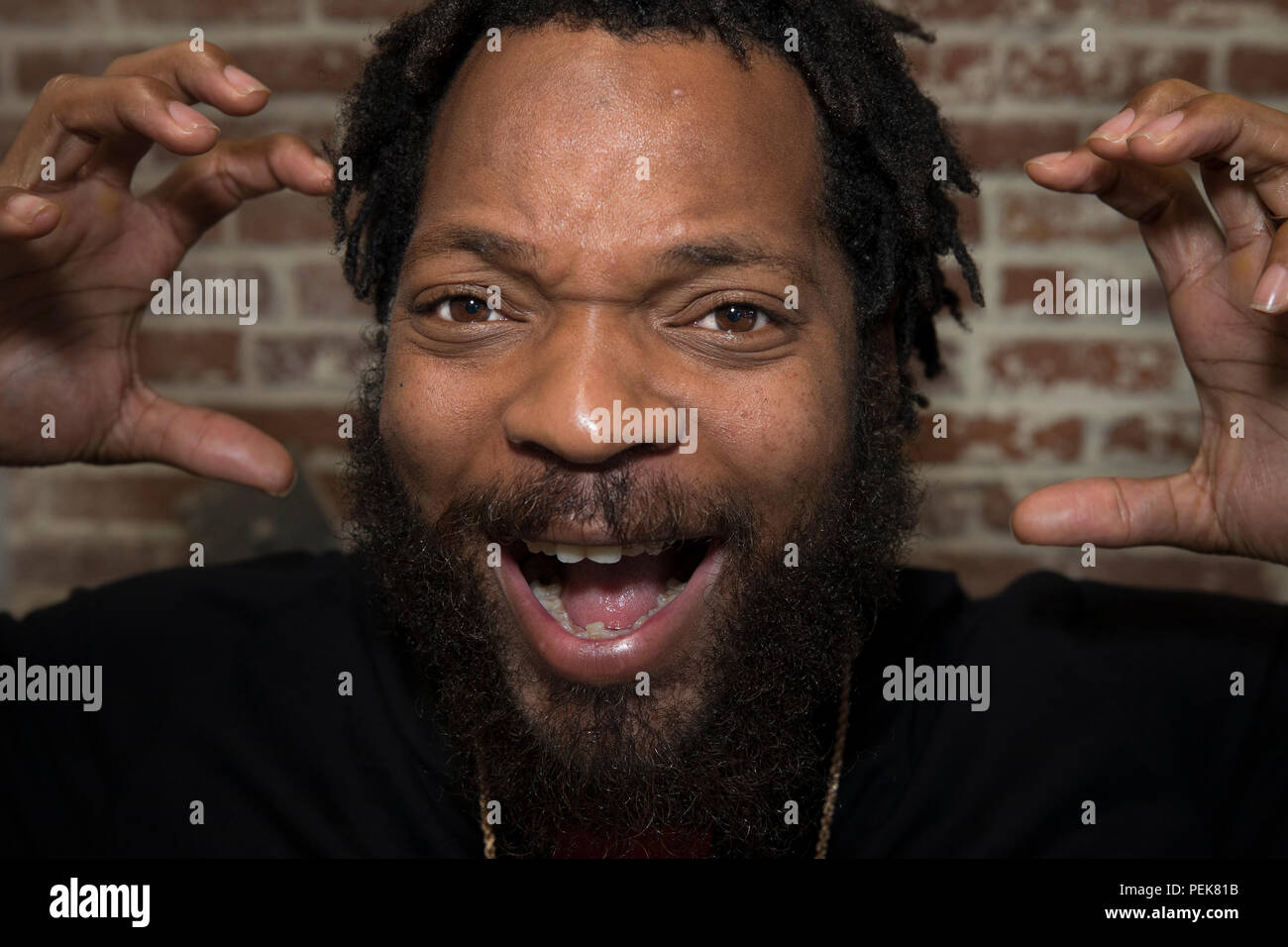 NFL player Michael Bennett pose pour un portrait dans la région de Los Angeles Banque D'Images