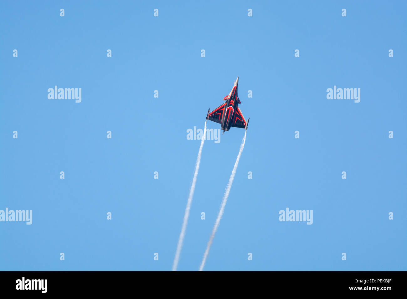 15 août 2018, France, ville Toulon, armée de l'Air Rafale C chasseur à ailes rouges sur la photo lors de la rade de Toulon Banque D'Images