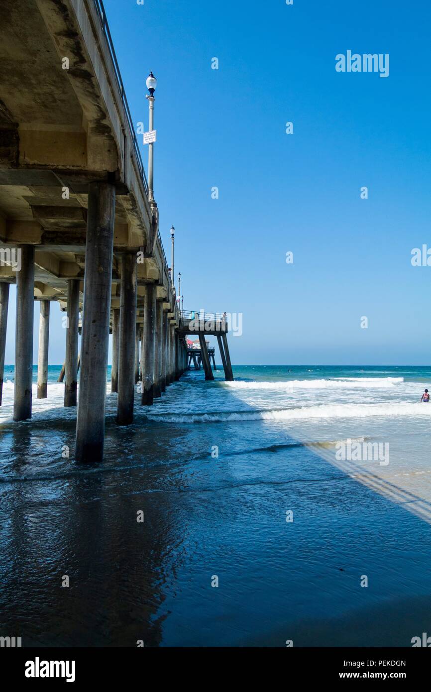 Huntington Beach pier un jour d'été Banque D'Images