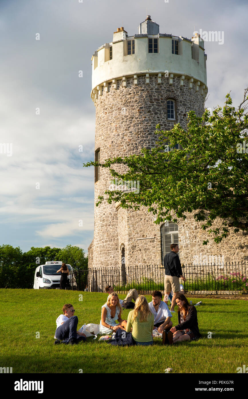 Royaume-uni, Angleterre, Bristol, Clifton Down, les visiteurs de l'Observatory Camera Obscura Banque D'Images