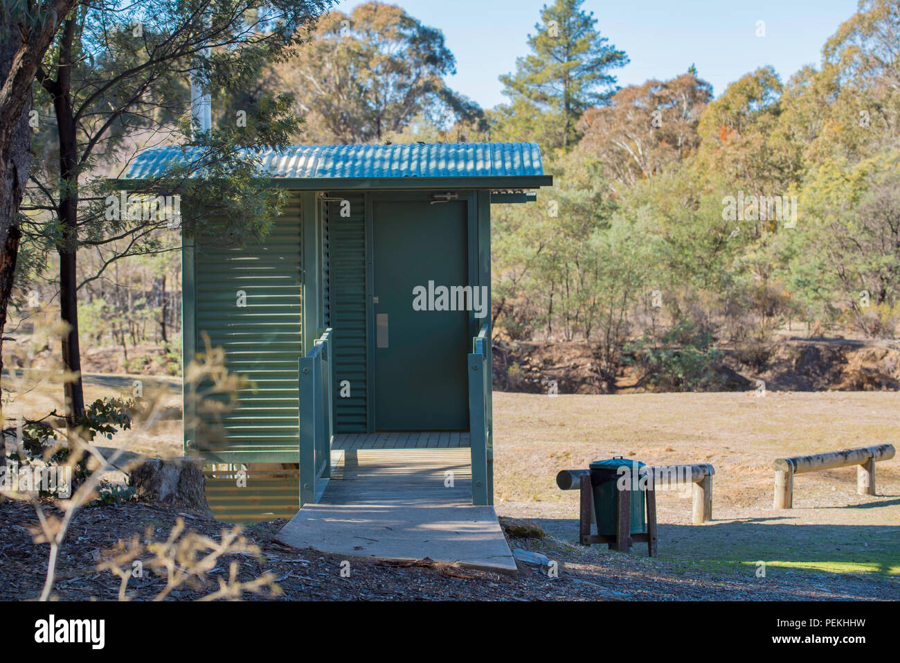 Les situations impliquant une amélioration de la fosse (VIP) toilettes au camping dans la région de Hill, New South Wales, Australie utilise les bactéries et pas d'eau à la rupture de l'assainissement Banque D'Images