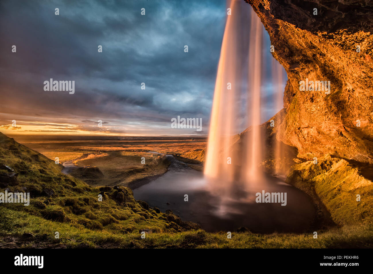 Cascade de Seljalandfoss au coucher du soleil en Islande Banque D'Images