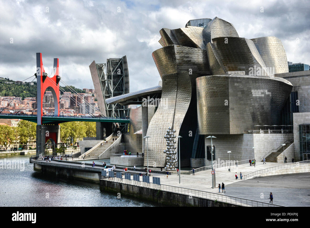 Vue sur le musée Guggenheim de Bilbao, Spaindesigned par Frank Gehry Banque D'Images