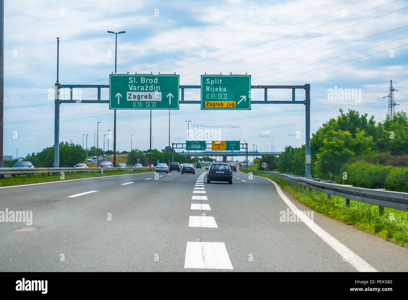 L'autoroute A1 près de Zagreb, Croatie, 1 juillet 2018 : Autoroute A1 en Croatie de Zagreb à Split et la mer Adriatique est l'une des autoroutes les plus achalandées au cours holida Banque D'Images