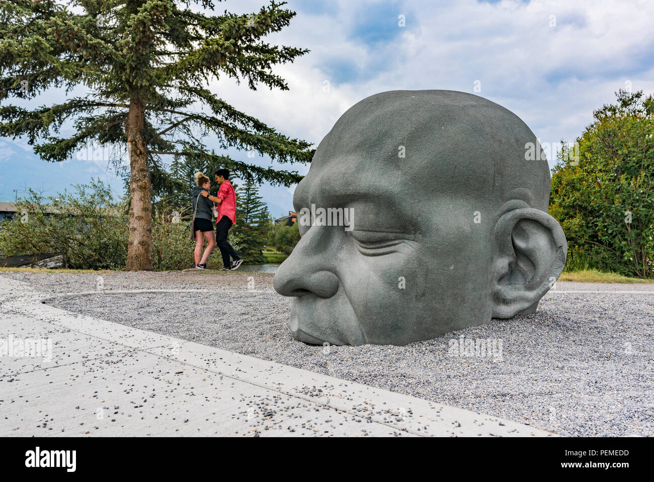 Big head sculpture canmore alberta Banque de photographies et d’images à haute résolution Alamy
