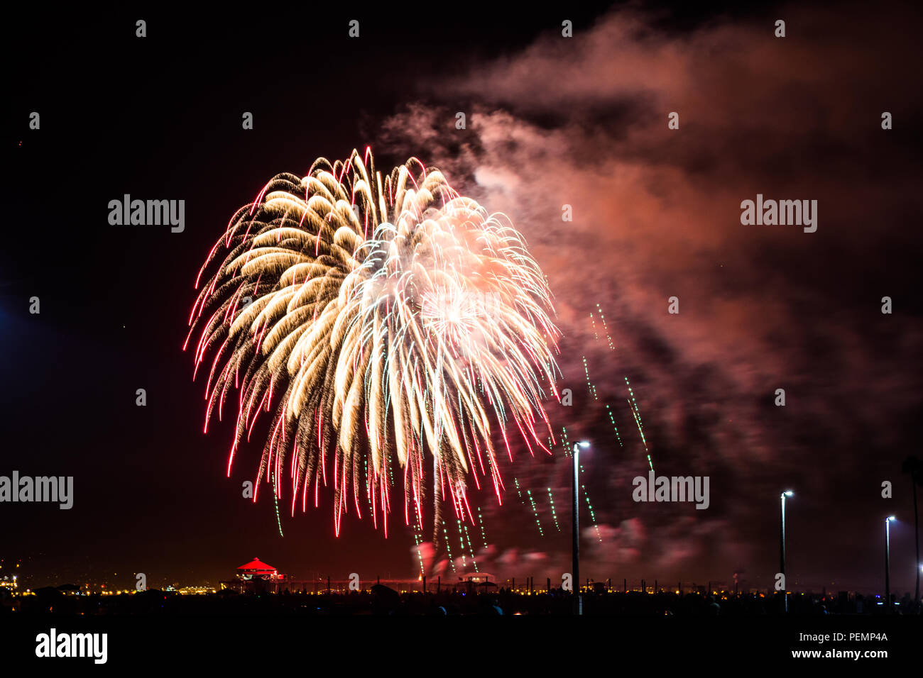 4 juillet feu d'artifice sur le Huntington Beach Pier Banque D'Images