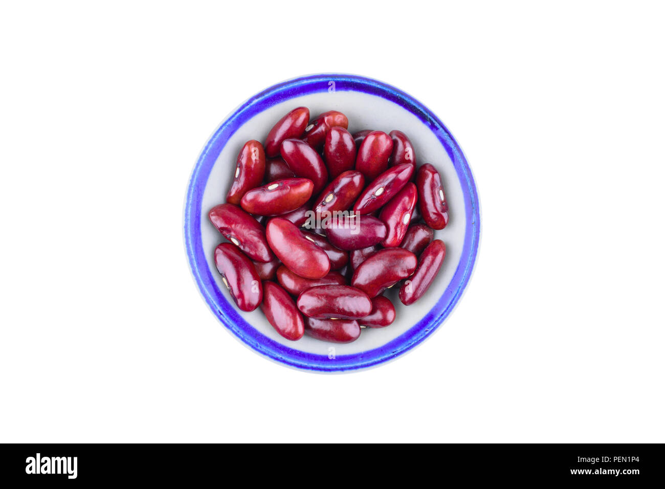 Dans un bol de haricots rouges rein isolé sur fond blanc avec chemin de coupure de l'alimentation et la nutrition saine.concept. Banque D'Images