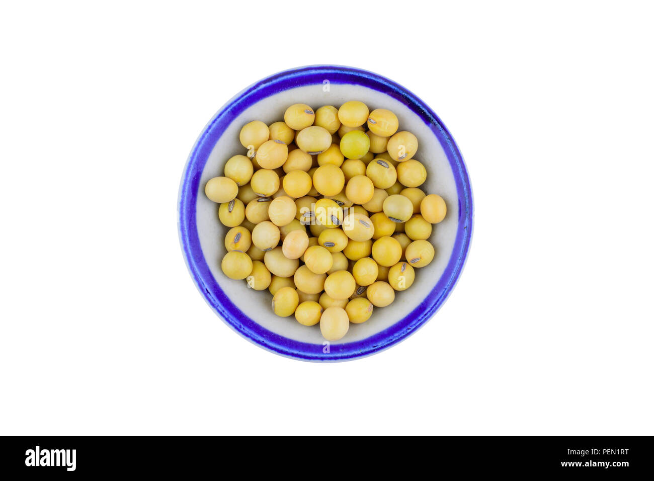 Les graines de soja dans un bol isolé sur fond blanc avec chemin de coupure de l'alimentation et la nutrition saine.concept. Banque D'Images