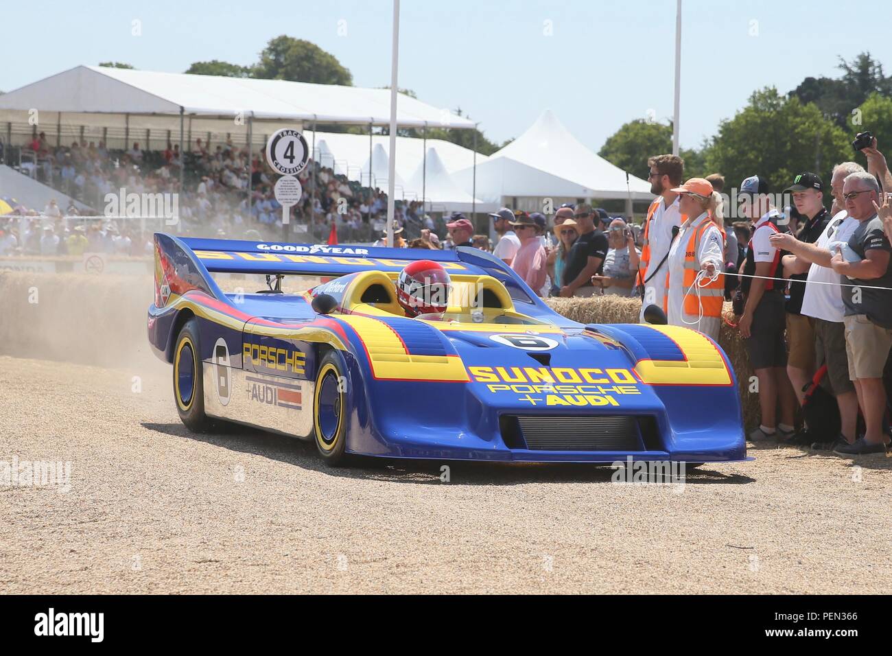 Sur le jubilé d'argent du Goodwood Festival of Speed, Porsche fête son 70e anniversaire et montre son histoire avec un défilé dans le lecteur à l'avant de Goodwood House avant de pousser un d'artifice. Comprend : Porsche 917/30 Où : Chichester, Royaume-Uni Quand : 14 Juillet 2018 Crédit : Michael Wright/WENN.com Banque D'Images