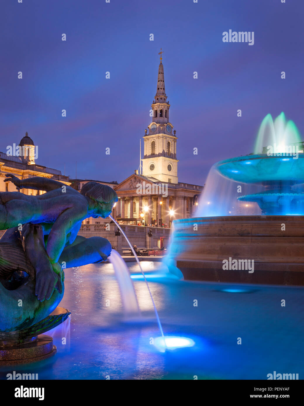 Trafalgar Square avec Saint Martins dans le domaine, National Gallery, West End, Londres, Angleterre, Royaume-Uni Banque D'Images Trafalgar Square avec Saint Martins dans le domaine, National Gallery, West End, Londres, Angleterre, Royaume-Uni Banque D'Images