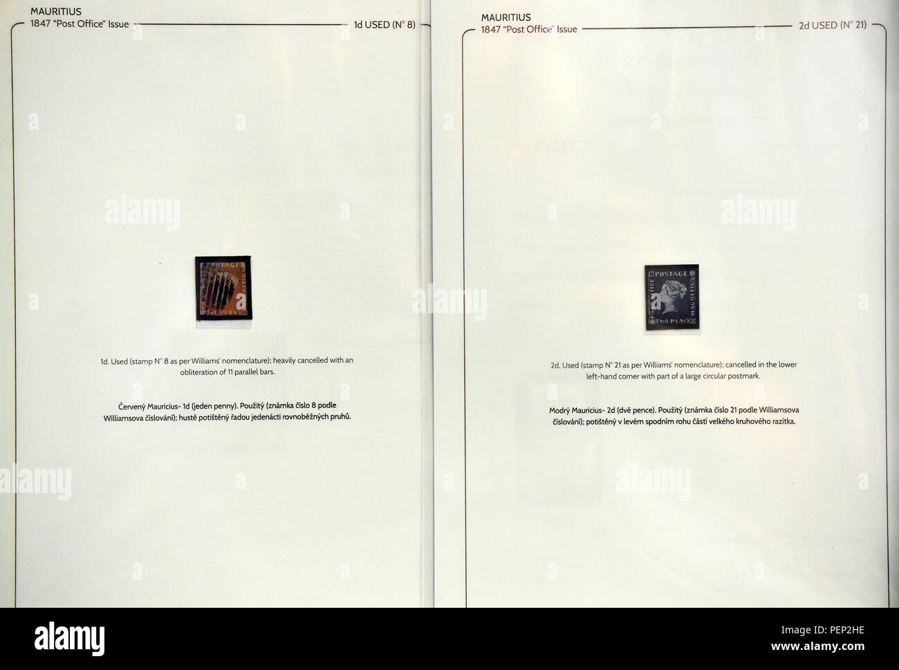 Prague, République tchèque. Août 15, 2018. L'un cent (1d) Maurice sceau postal (à gauche), appelé Red France, et deux pence (2d) Maurice sceau postal (à droite), appelé Blue Maurice, sont exposés au cours de la Praga 2018 Exposition de Timbres du monde à Prague, en République tchèque, le 15 août 2018. Photo : CTK/Vondrous Romain Photo/Alamy Live News Banque D'Images