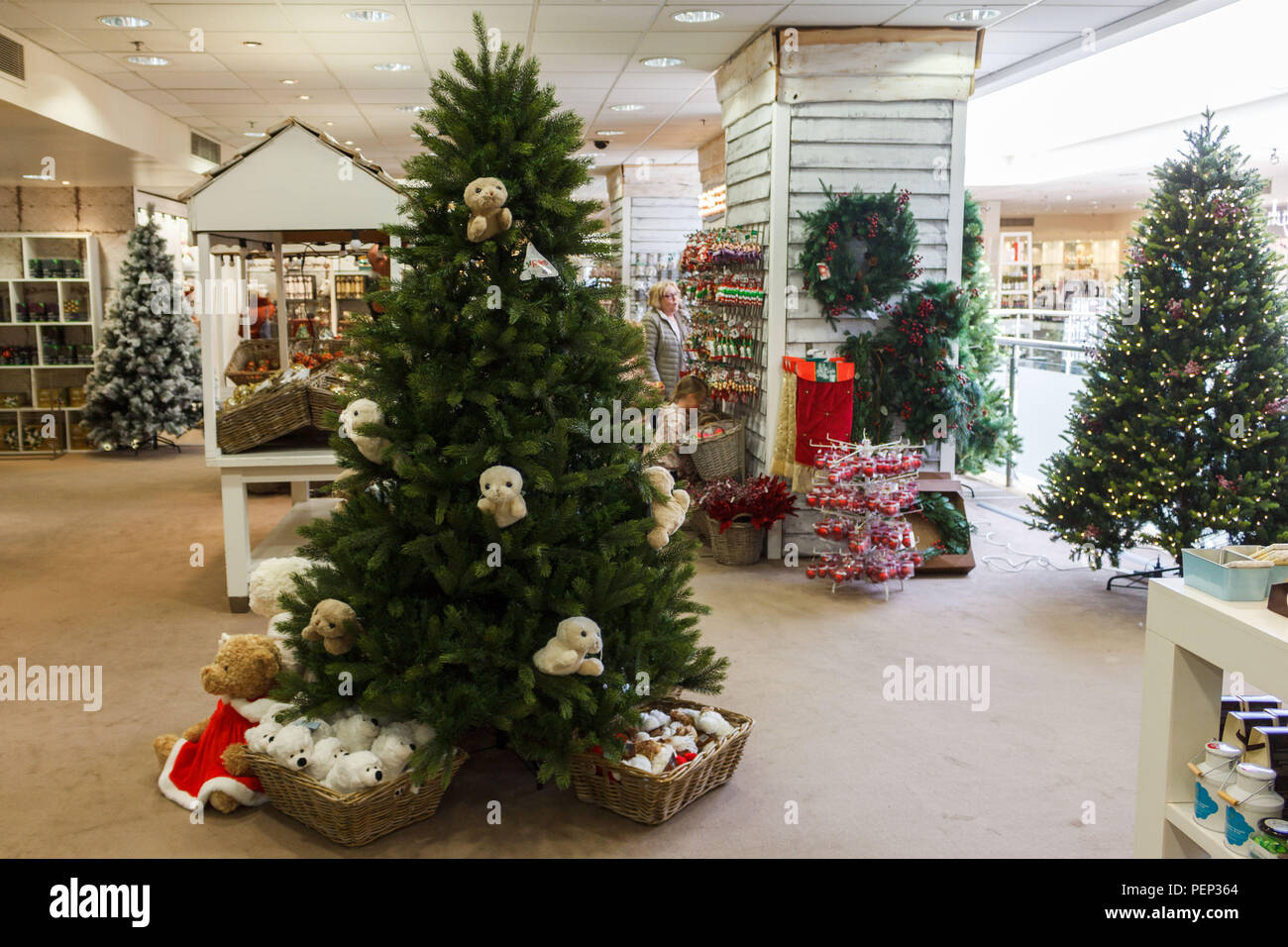 Cork, Irlande. Août 16, 2018. Noël arrive tôt pour Brown Thomas. Aujourd'hui était l'ouverture de Brown Thomas' Boutique de Noël. 107 jours d'achats pour Noël, certains se demandent si les choses sont devenus hors de contrôle avec la façon dont les premiers magasins commencer à annoncer pour Noël, mais en brun Thomas le personnel et de nombreux clients sont en l'aimant. Credit : Damian Coleman/Alamy Live News. Banque D'Images