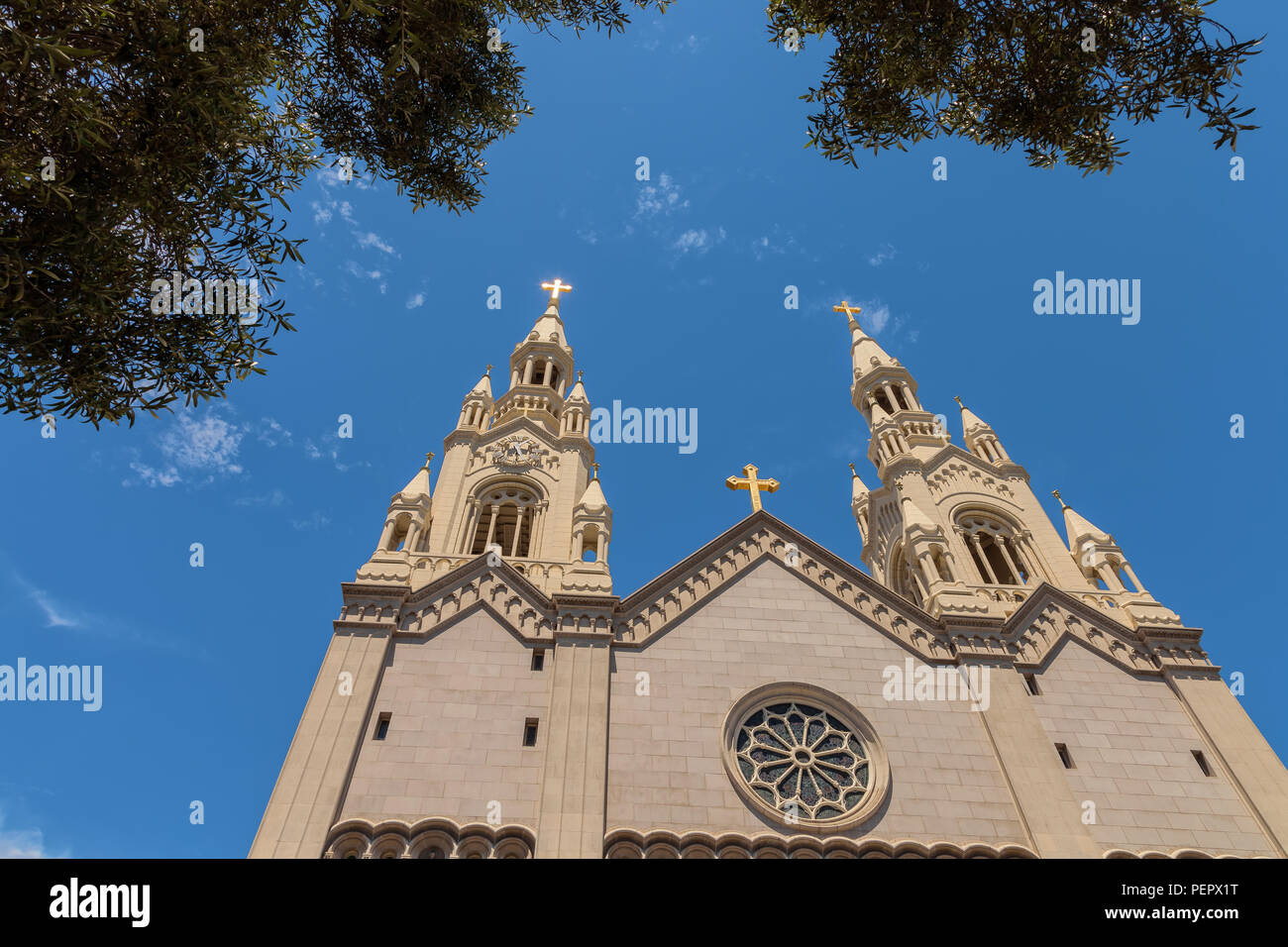 Architecture extérieure de Saint Pierre et Paul, Église San Francisco, Californie Banque D'Images