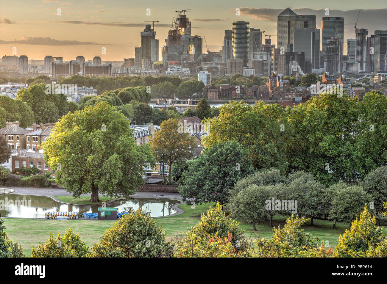 Coucher de soleil sur Canary Wharf et greenwich Park Banque D'Images