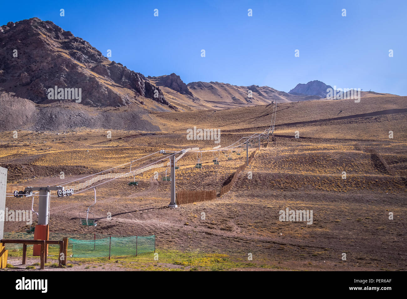 Los Penitentes Ski télésiège en été à Cordillera de los Andes - La Province de Mendoza, Argentine Banque D'Images