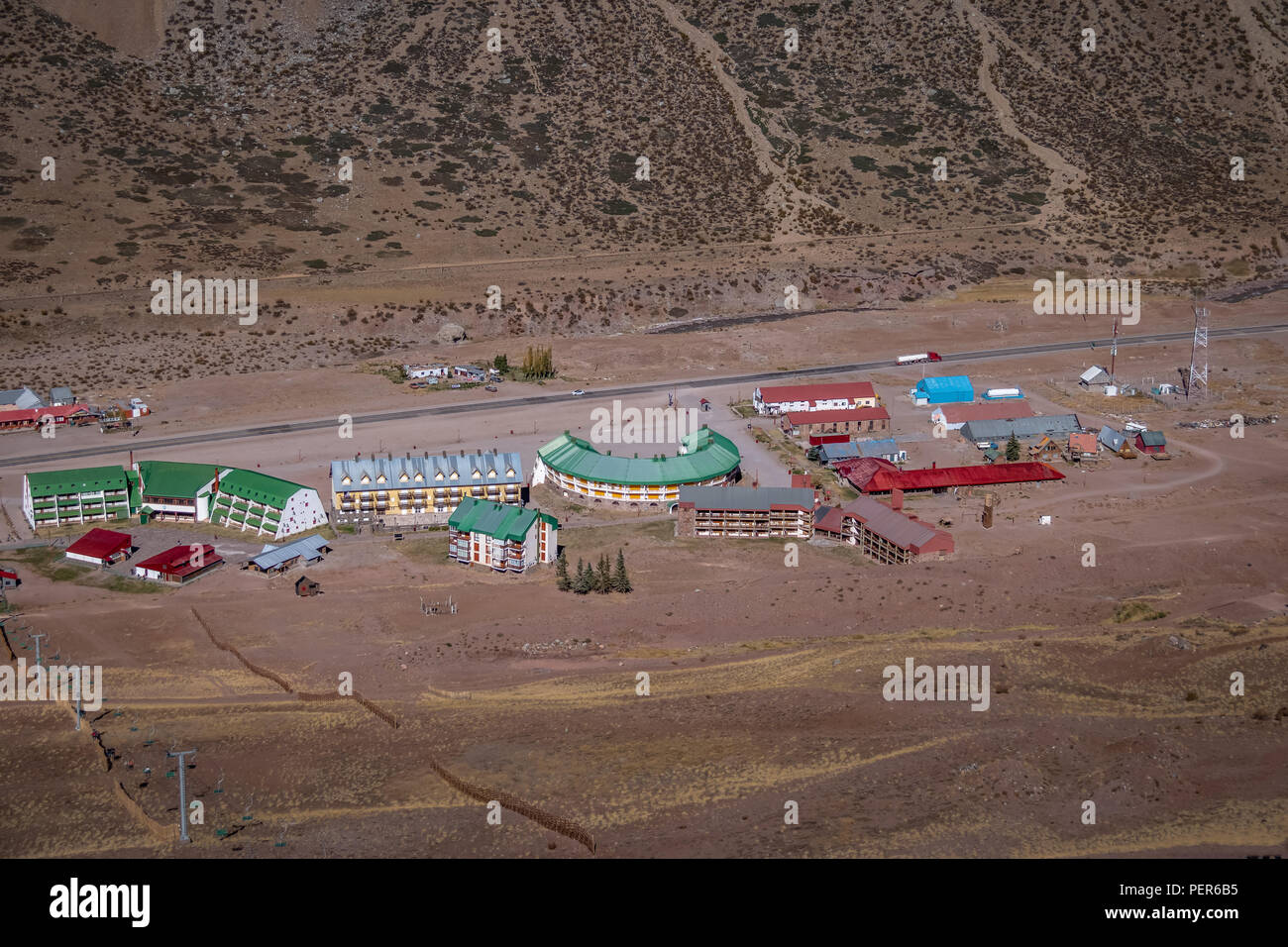 Vue aérienne de Los Penitentes Ski Resort Village de l'été at Cordillera de los Andes - La Province de Mendoza, Argentine Banque D'Images