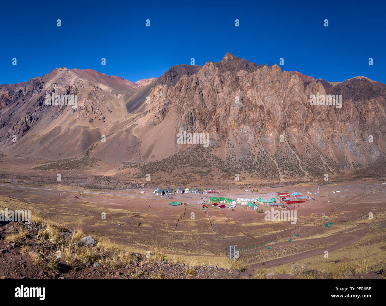 Vue aérienne de Los Penitentes Ski Resort Village de l'été at Cordillera de los Andes - La Province de Mendoza, Argentine Banque D'Images
