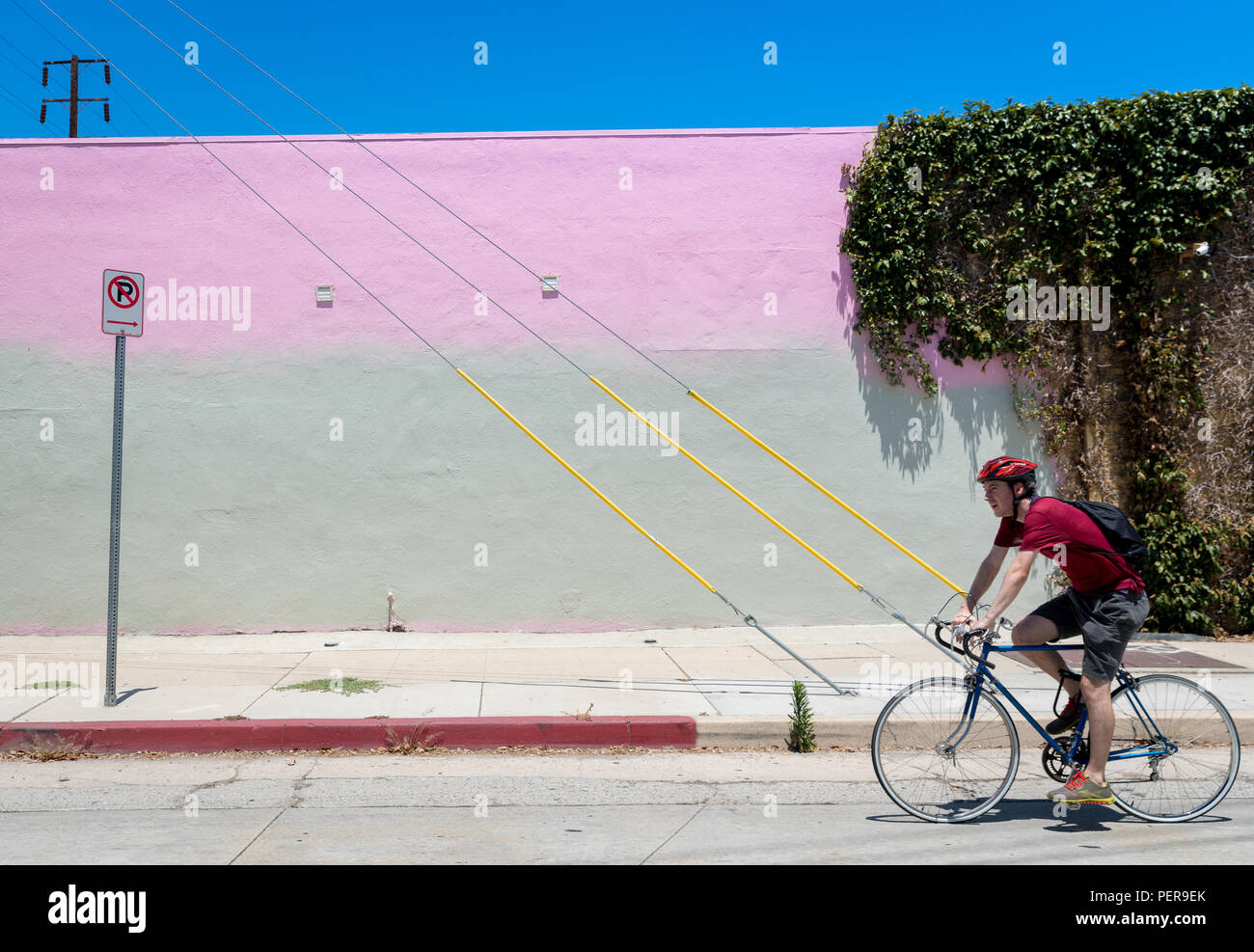 Le cycliste à Frogtown quartier de Los Angeles, Californie. Banque D'Images